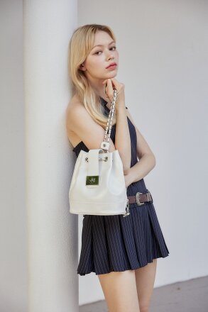 인플루언서들이 선택한 아마르의 EINS BAG