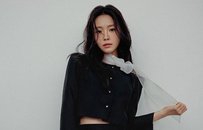 CURATED BY 손나은
