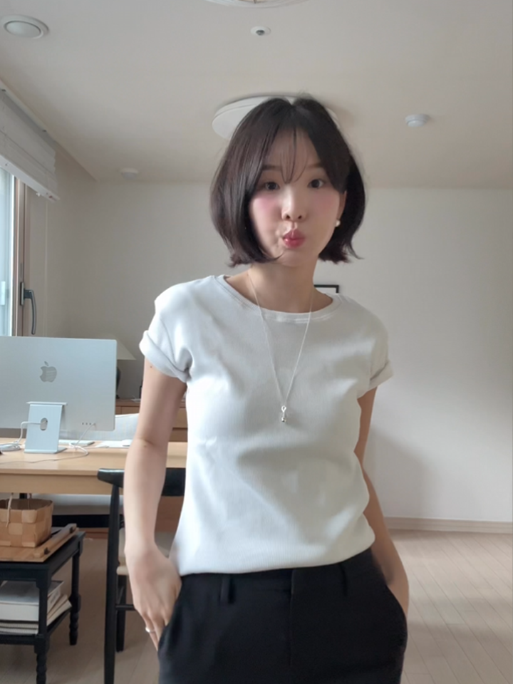 클래식한 미니멀리즘 여름 코디룩!