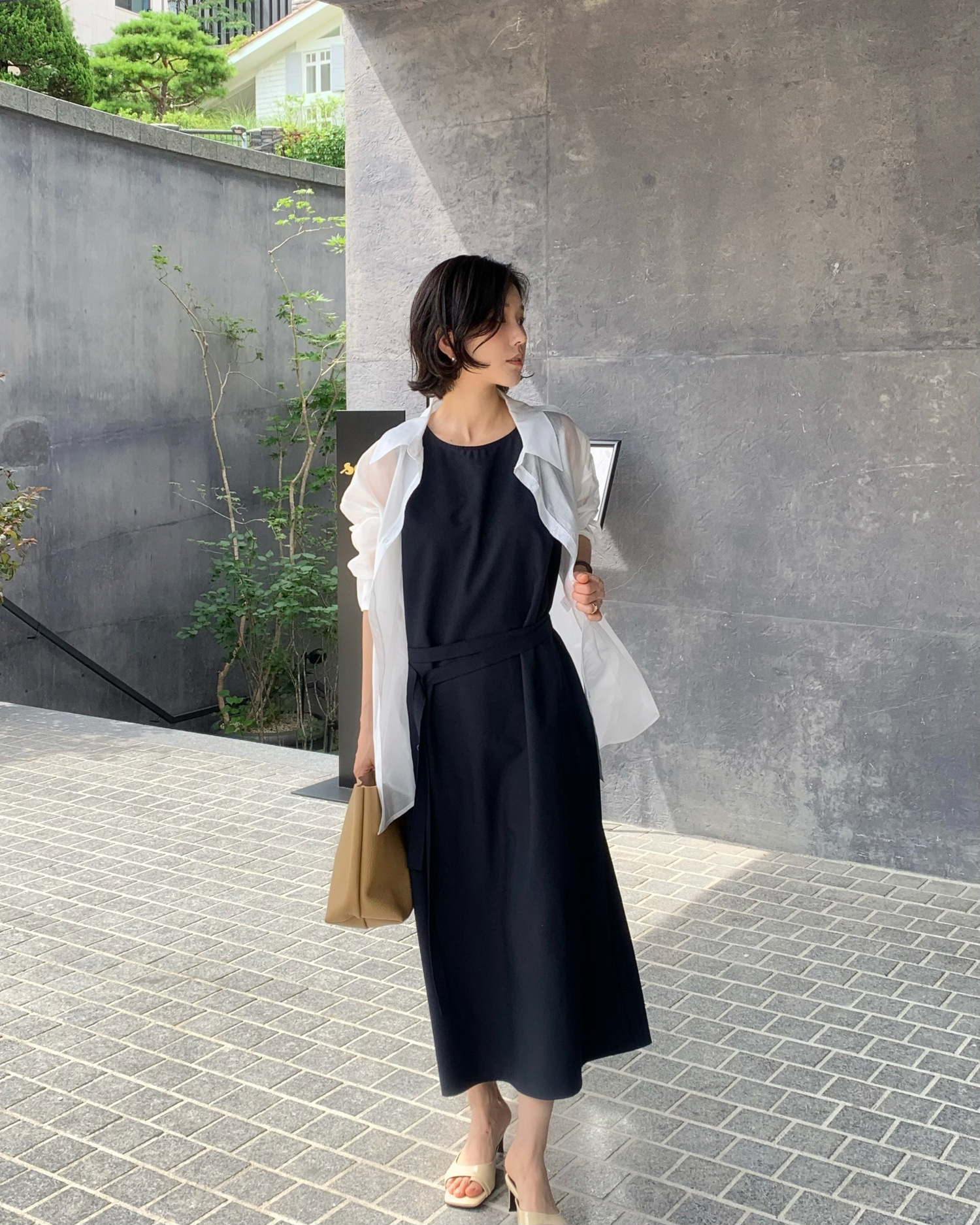 과함 없이 단아하게 완성하는 깊이 있는 핏