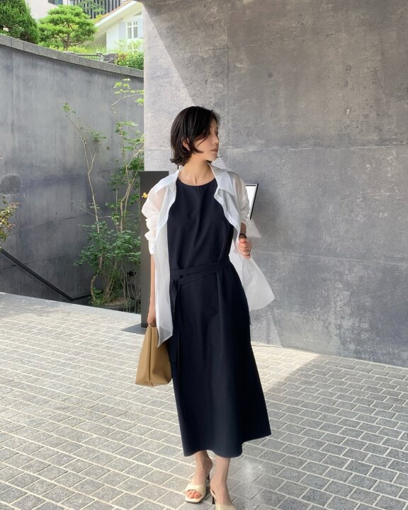 과함 없이 단아하게 완성하는 깊이 있는 핏