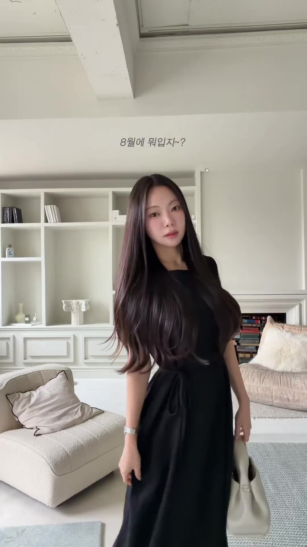 튀지 않고 편안하게 스며드는 여름 코디