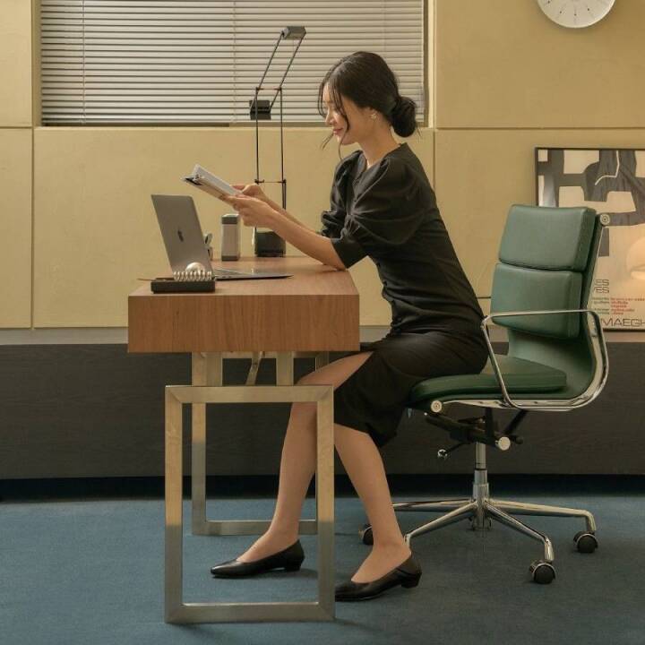 오피스룩에 곁들이기 좋은 슈즈