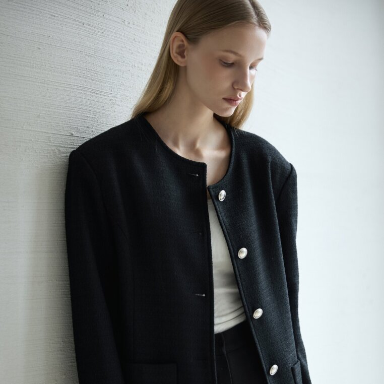 편안한 실루엣과 절제된 디자인
