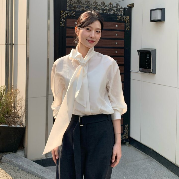 CURATED BY 다혜