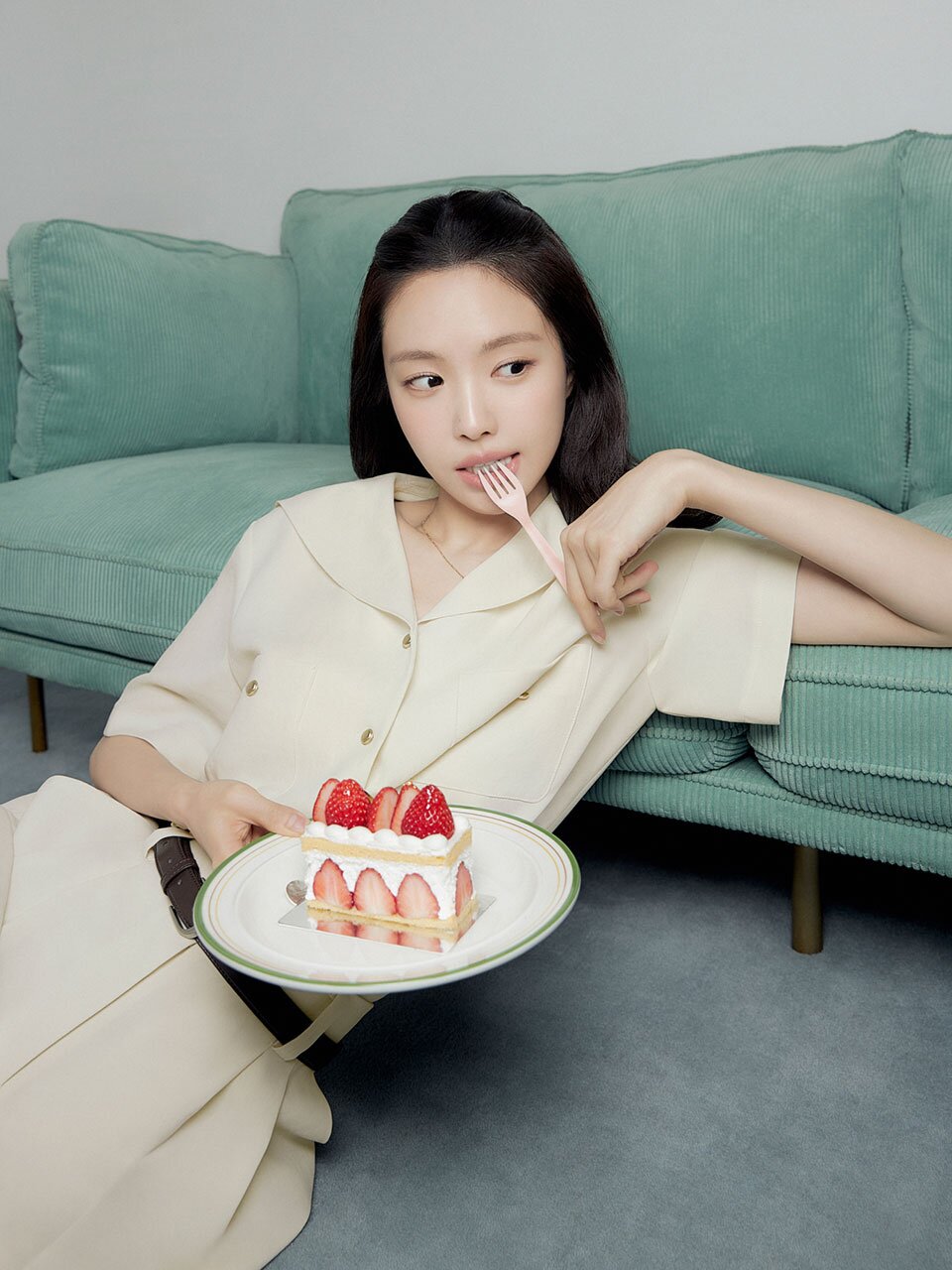 CURATED BY 손나은