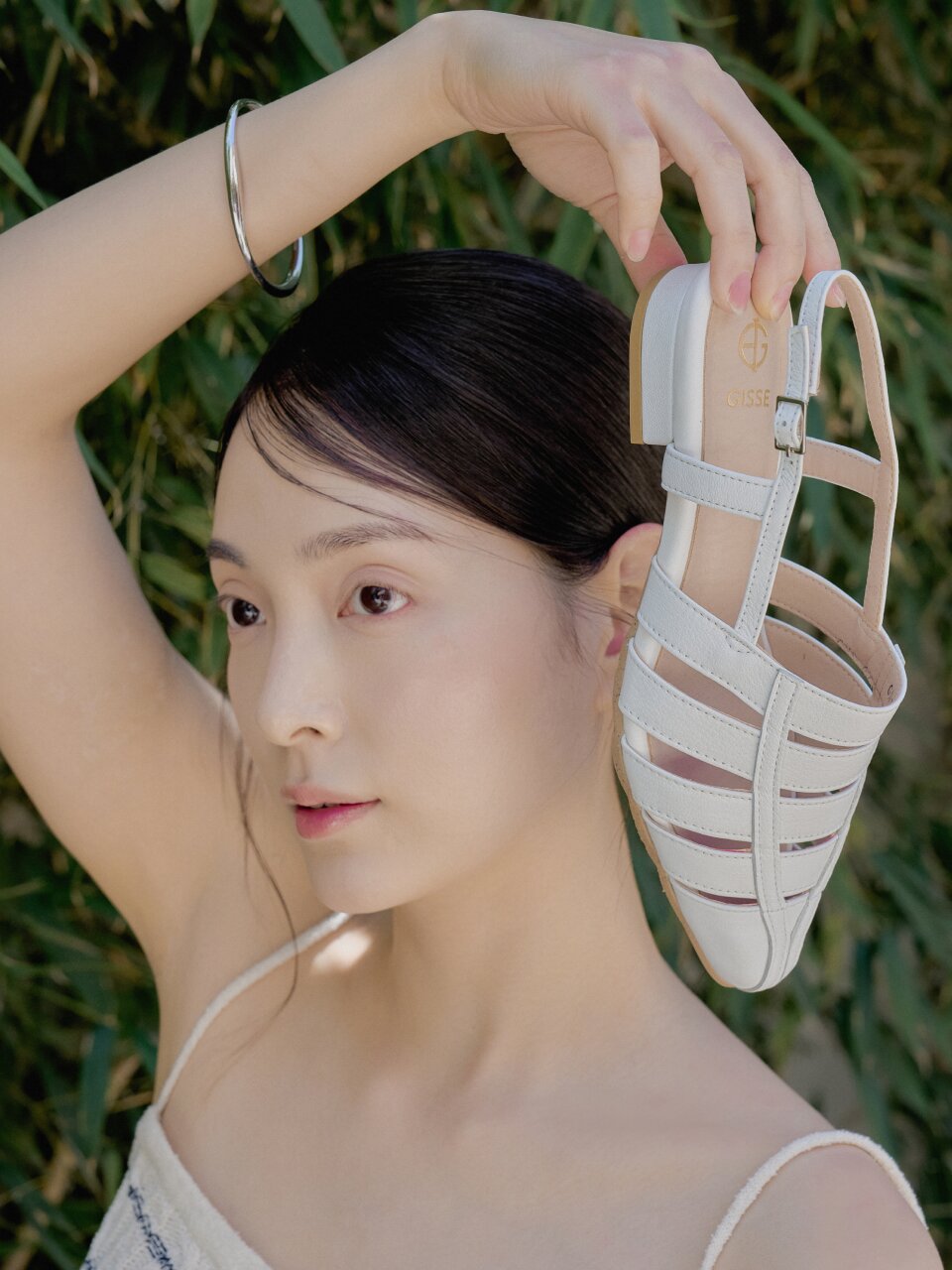 가벼워진 실루엣, 변함없는 착화감