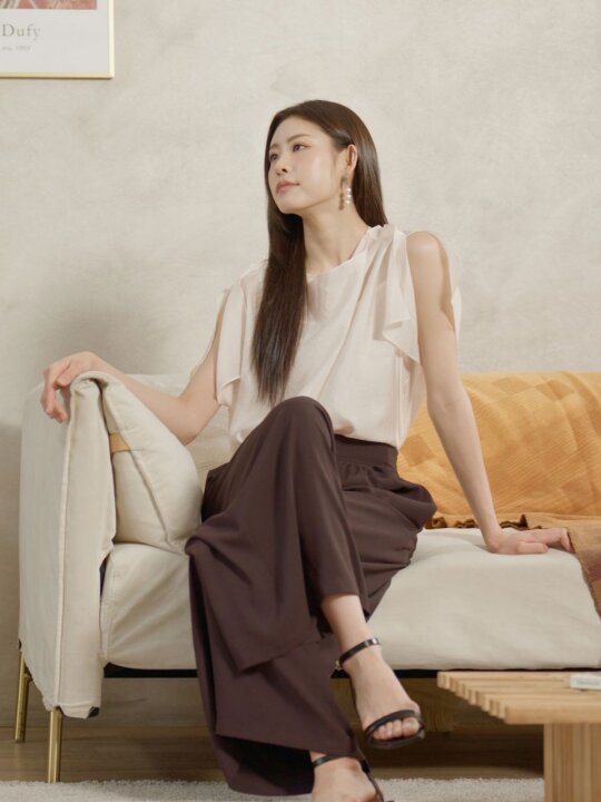 CURATED BY 고유연
