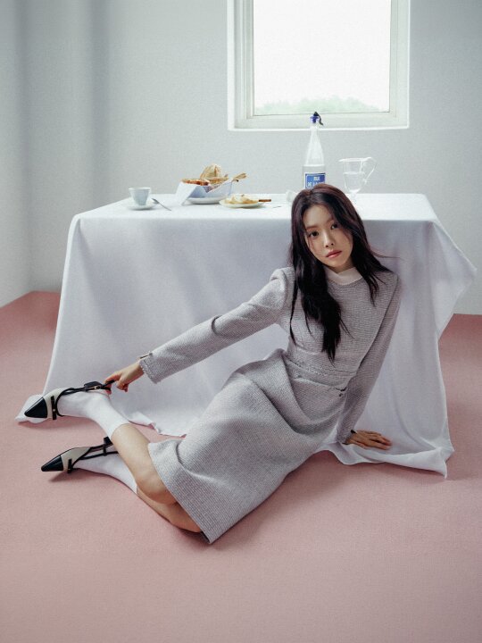 CURATED BY 손나은