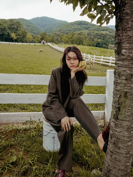 CURATED BY 손나은