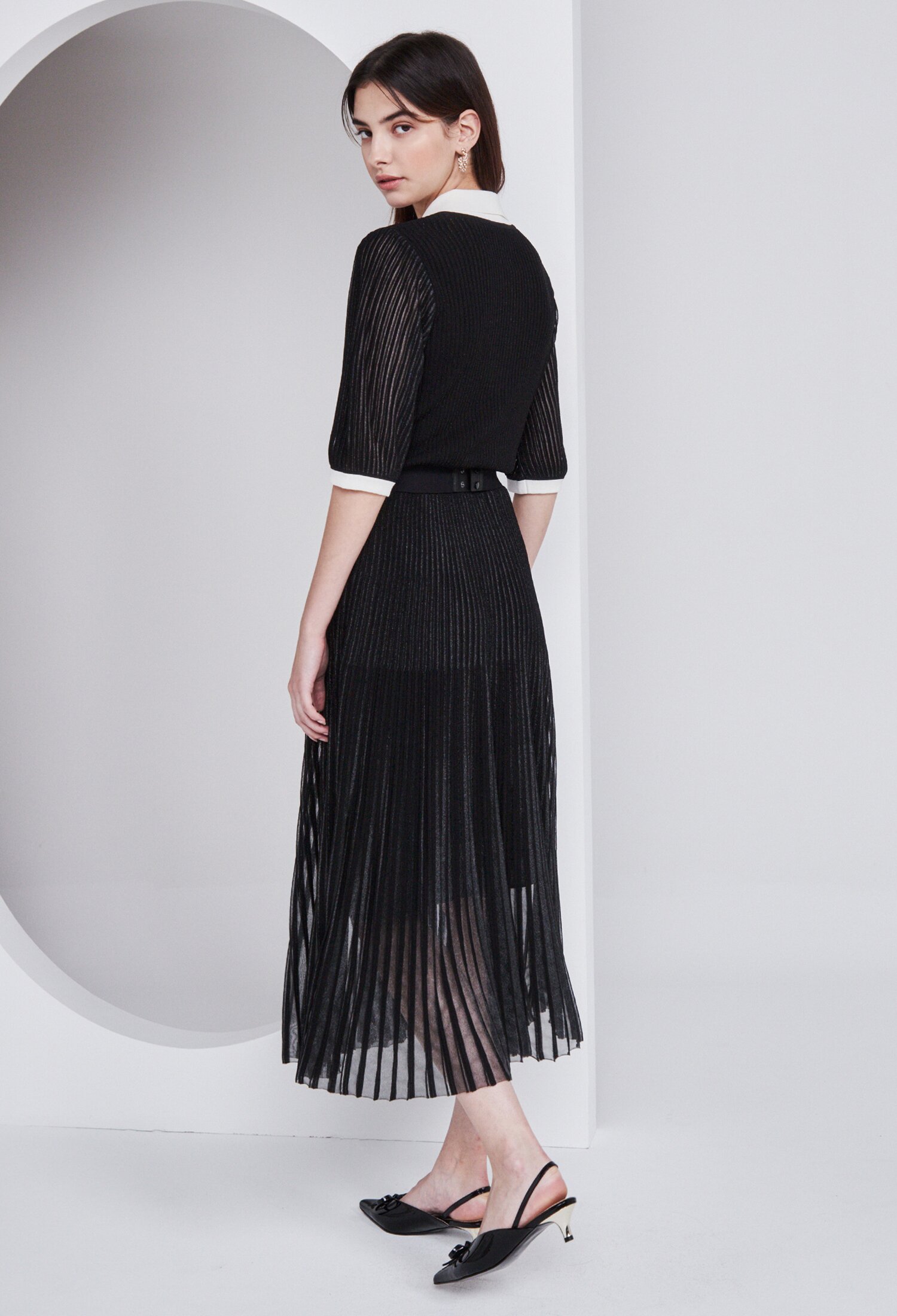 벨티드 시스루 플리츠 니트 원피스 (BLACK)