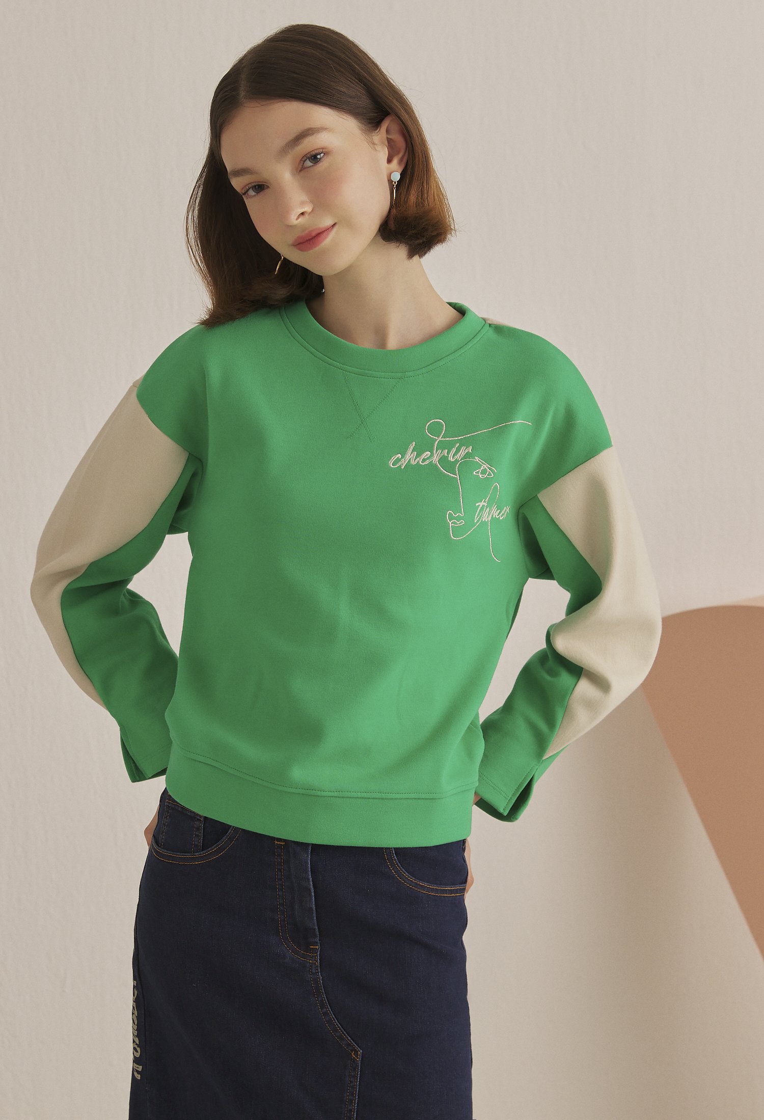 배색 포인트 자수 맨투맨 티셔츠 (LIGHT/GREEN)