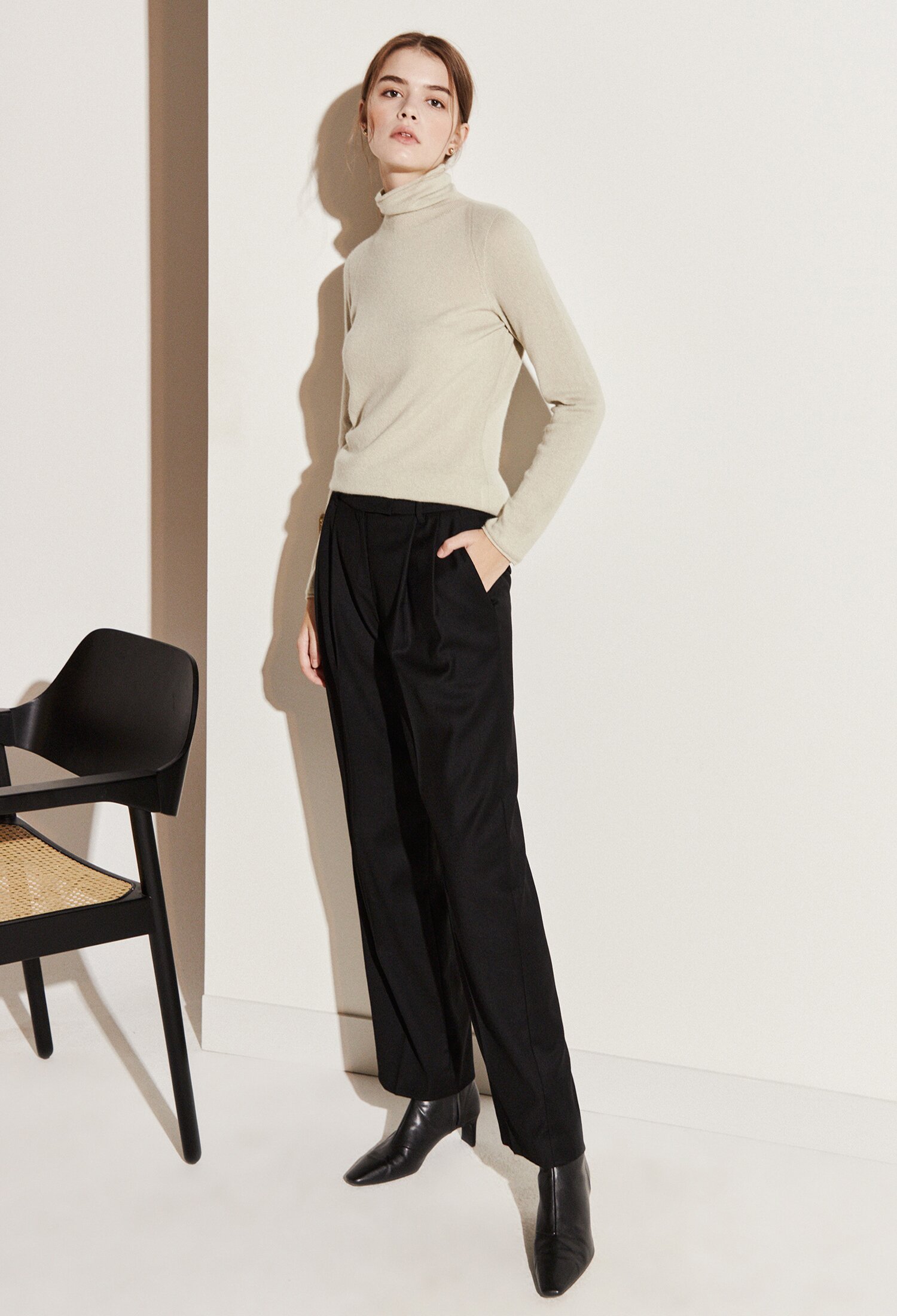 울 블렌드 와이드 투 턱 슬랙스 (BLACK)