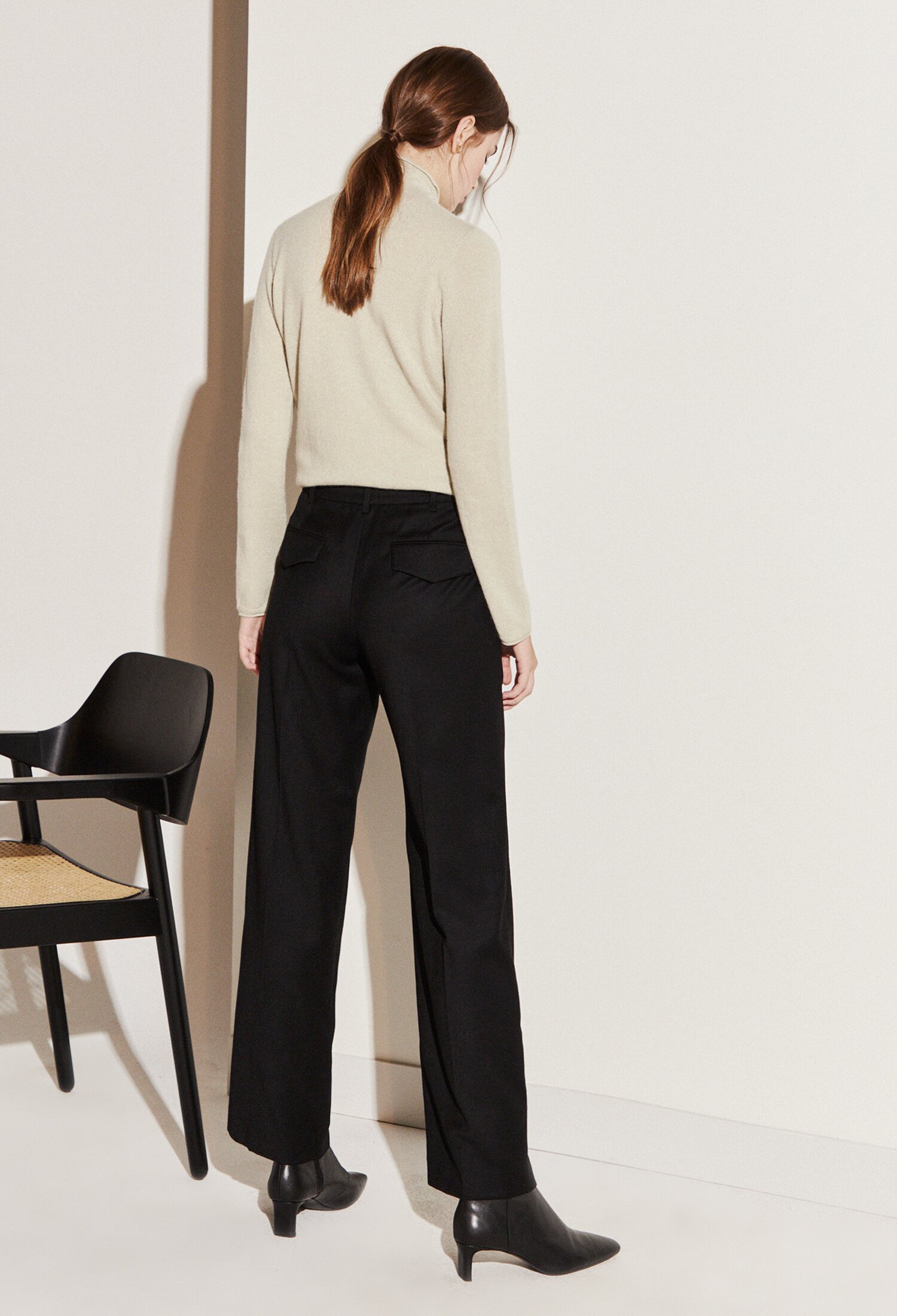 울 블렌드 와이드 투 턱 슬랙스 (BLACK)