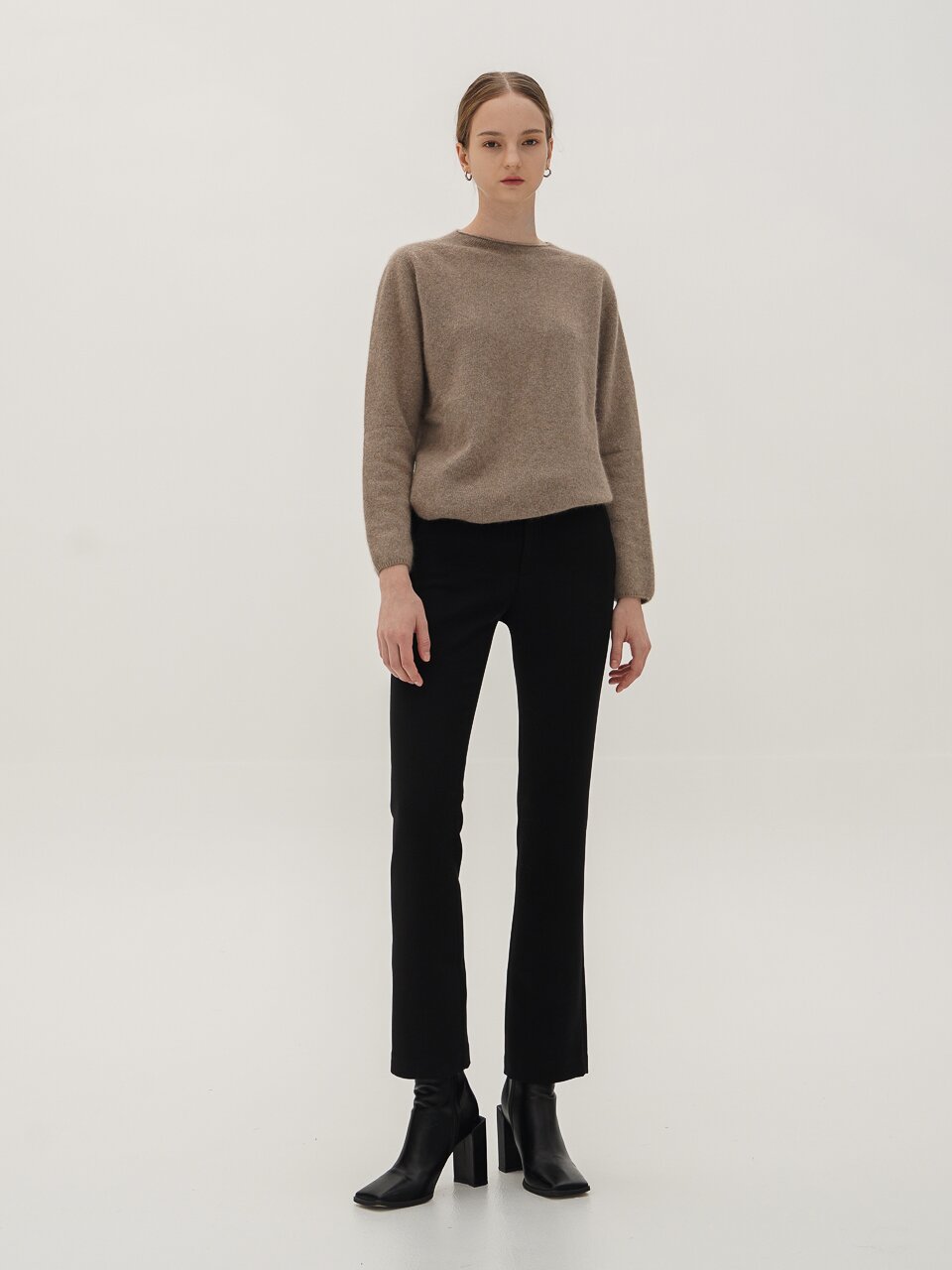 Raccoon Round-neck Knit_D.Beige