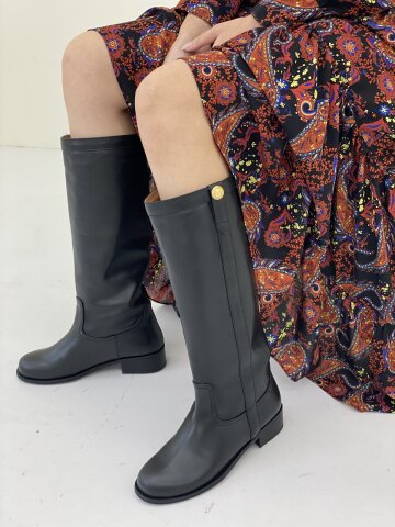 round button long boots black