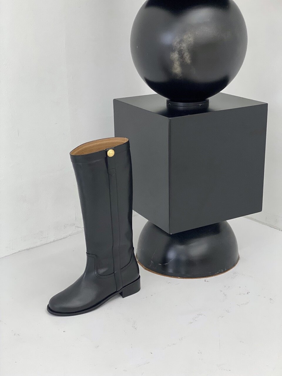 round button long boots black
