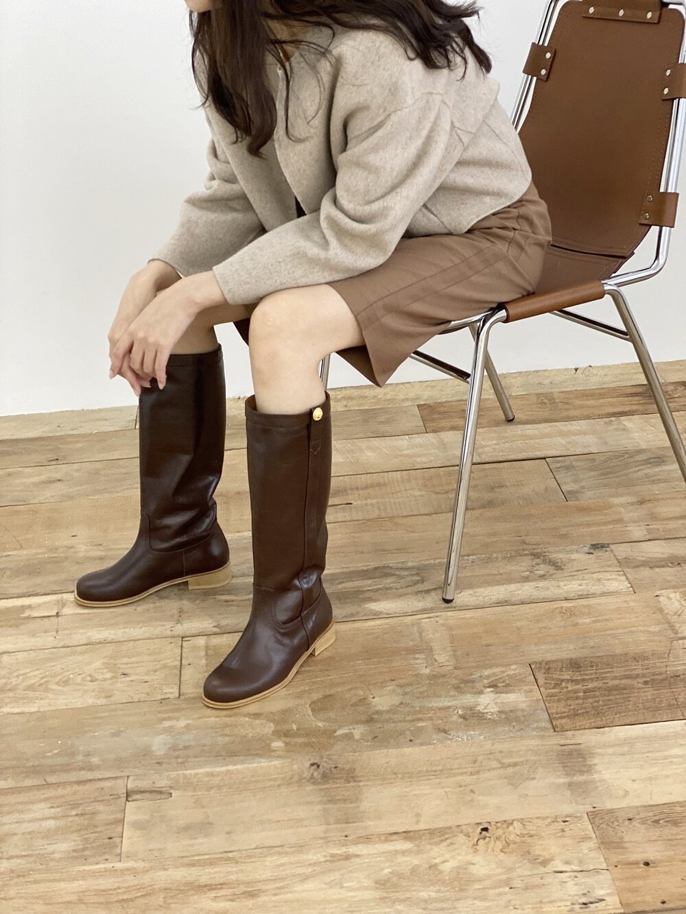 round button long boots brown