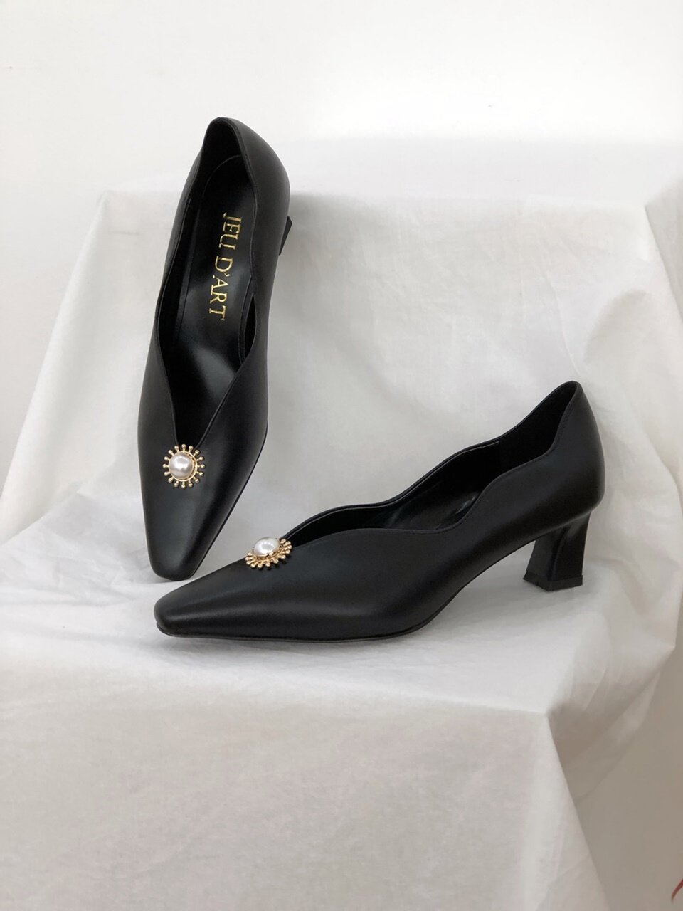 vintage pearl wave pumps_ black