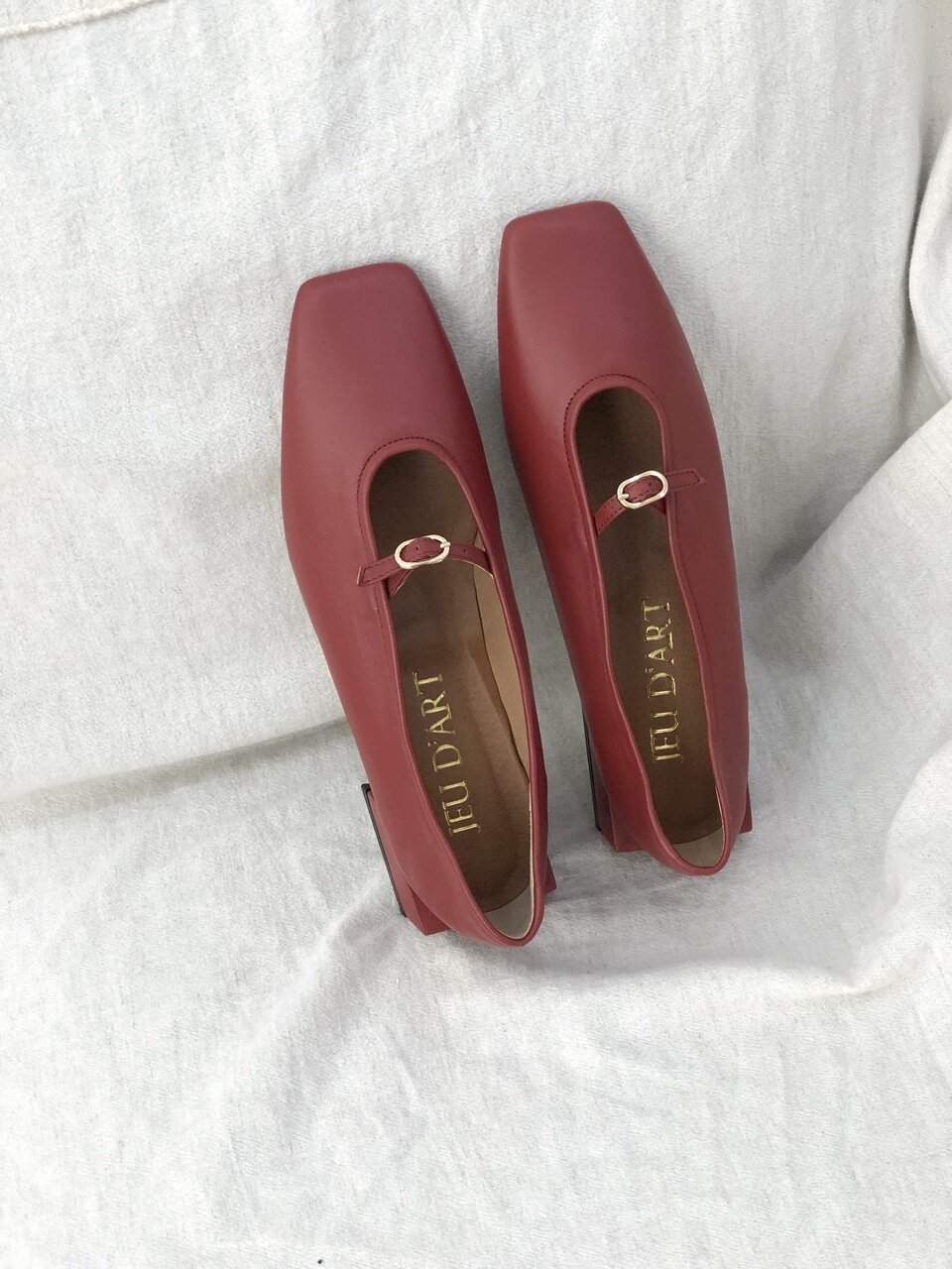 square monet buckle flat _brick