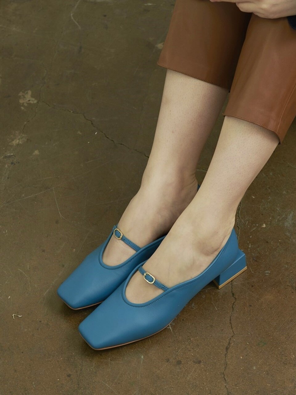 square monet buckle flat _blue