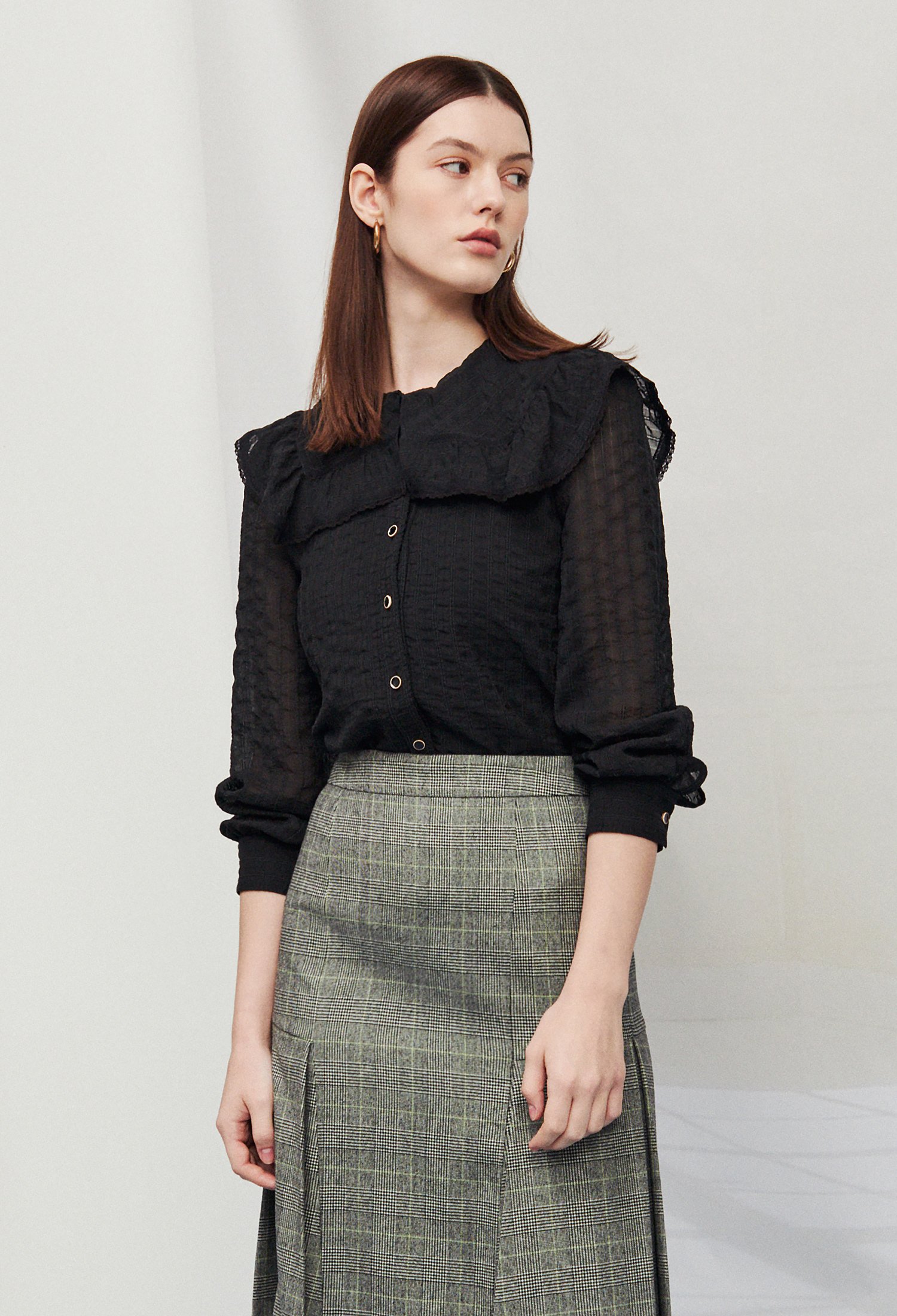 레이스 세일러 칼라 블라우스 (BLACK)