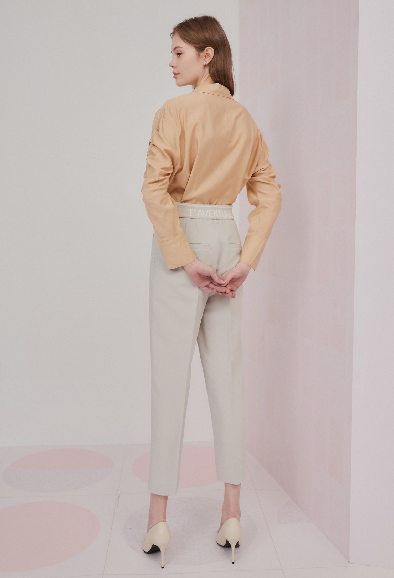 레터링 밴딩 턱 디테일 팬츠 (LIGHT GREY)
