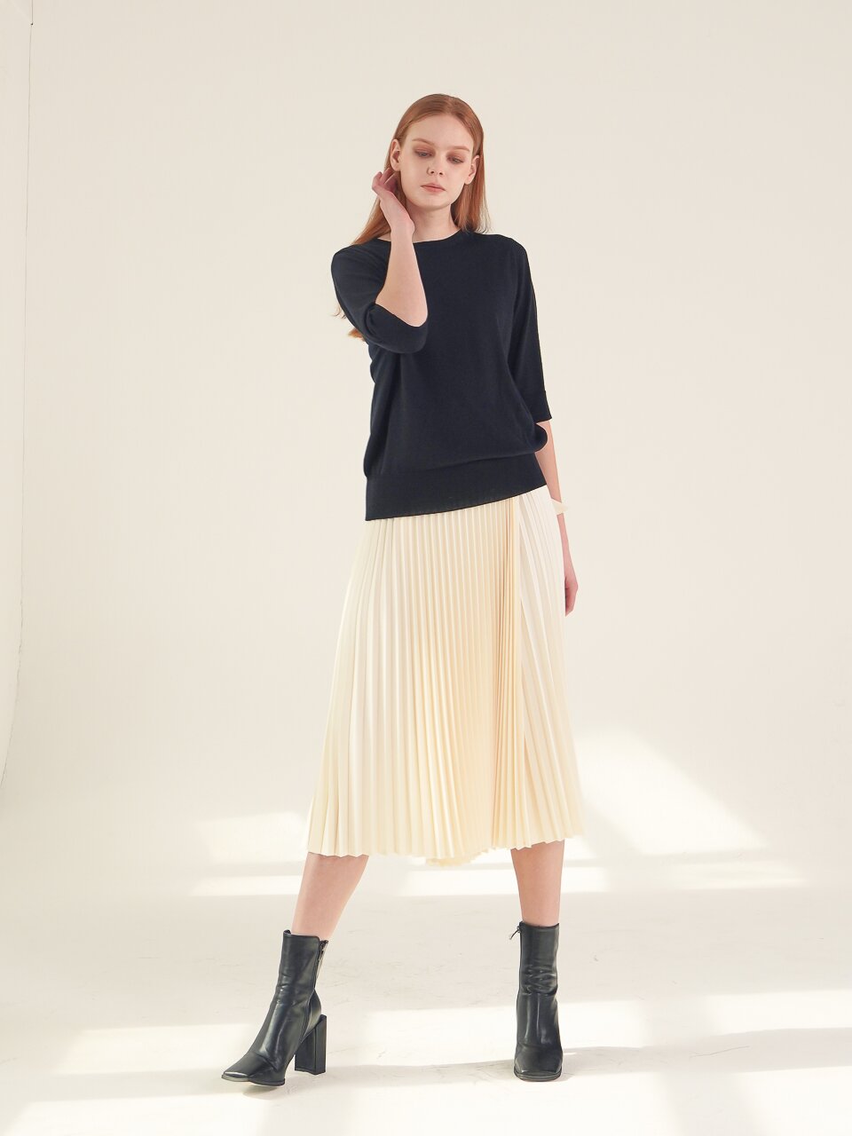 Half Sleeve Round Neck Knit_Black