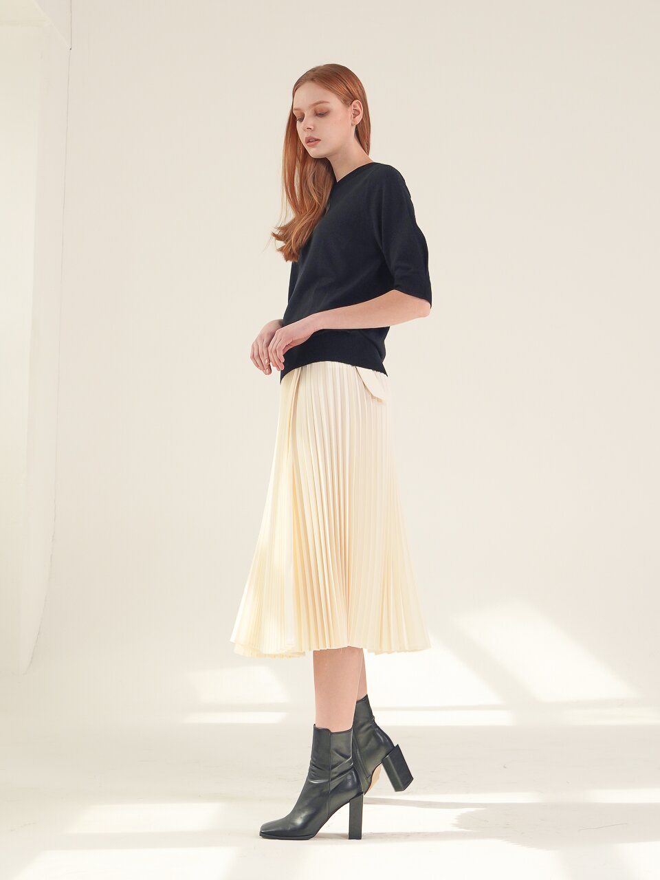 Half Sleeve Round Neck Knit_Black