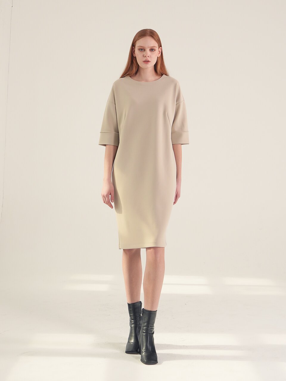 Round Neck Edge Dress_Beige