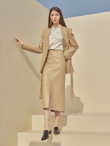 Kelly H-line slit leather skirts_BEIGE