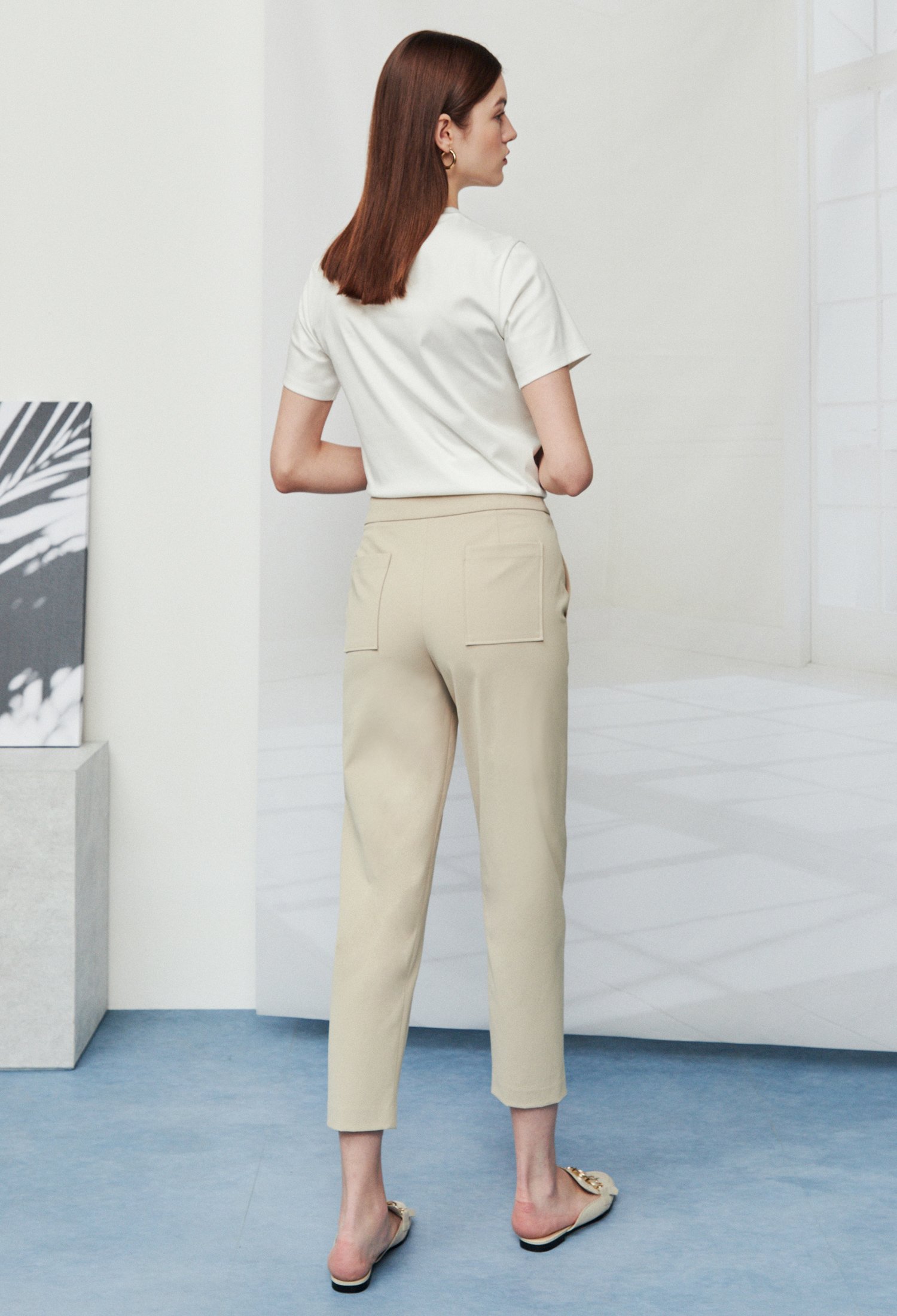 포켓 장식 슬림 배기팬츠 (BEIGE)