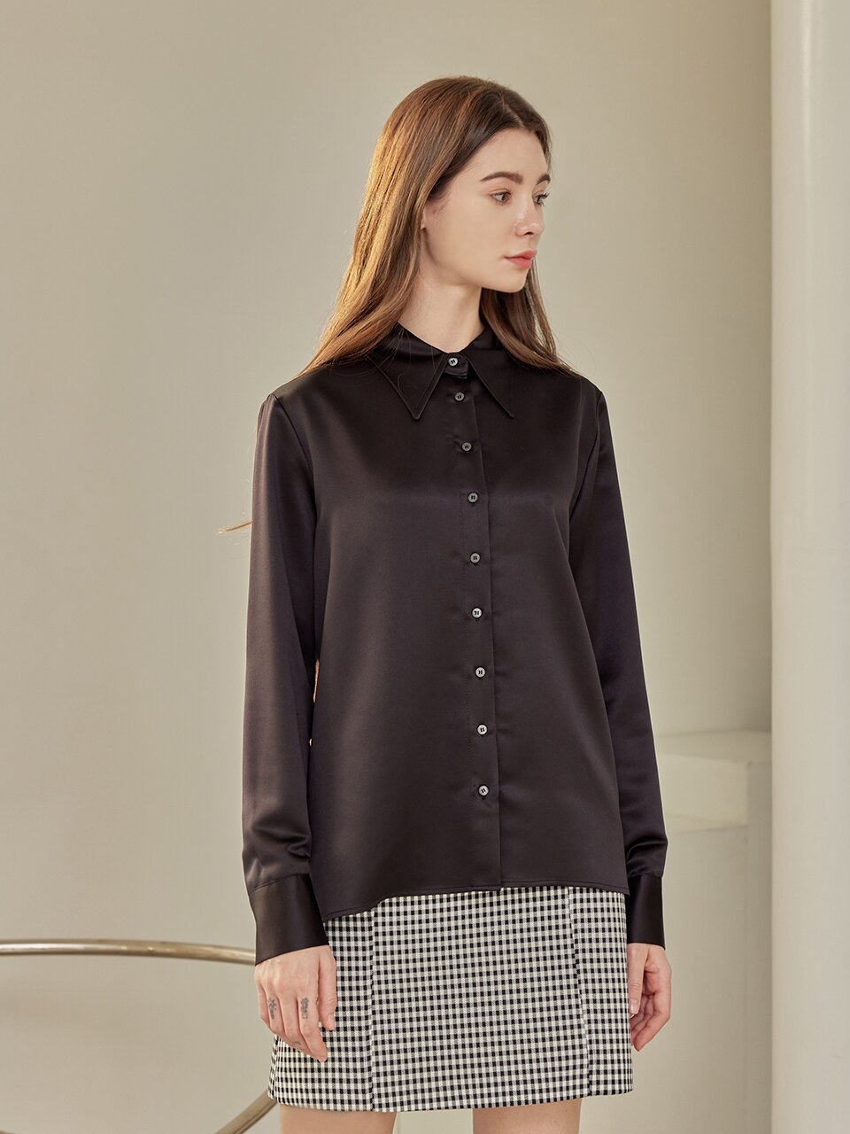 Harper glossy collar blouse_BLACK