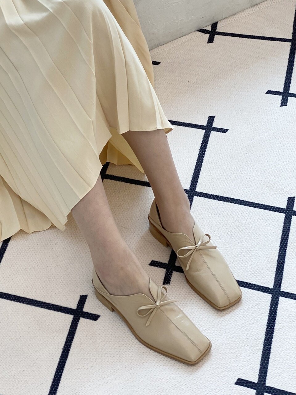  Baguette ribbon loafer beige