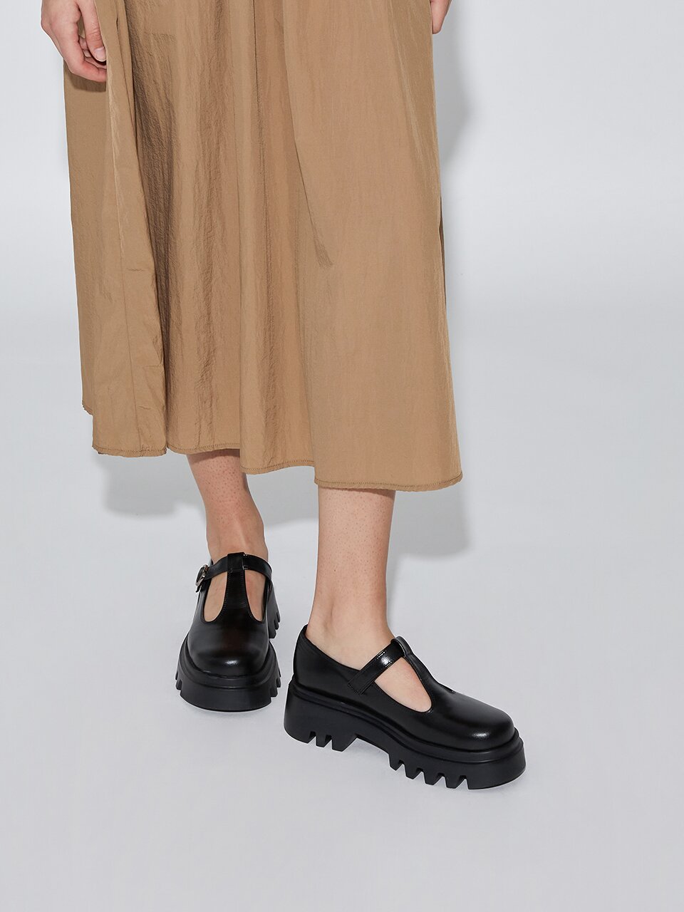 Gabriel T-Strap Loafers Black