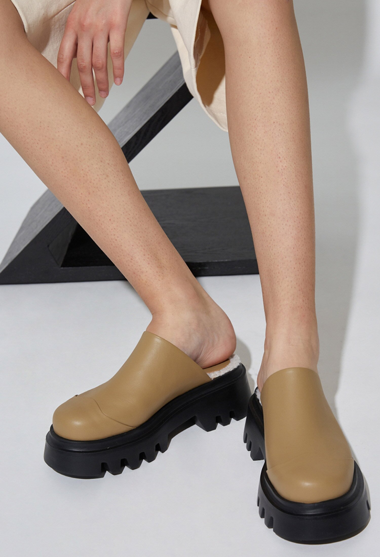 Lucas Shearling-Lined Mules Beige