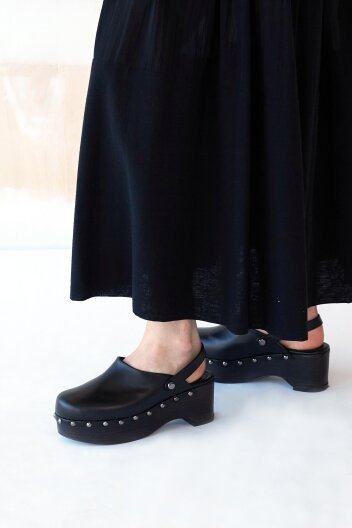 Zoe Clogs Leather Black조이클로그 블랙