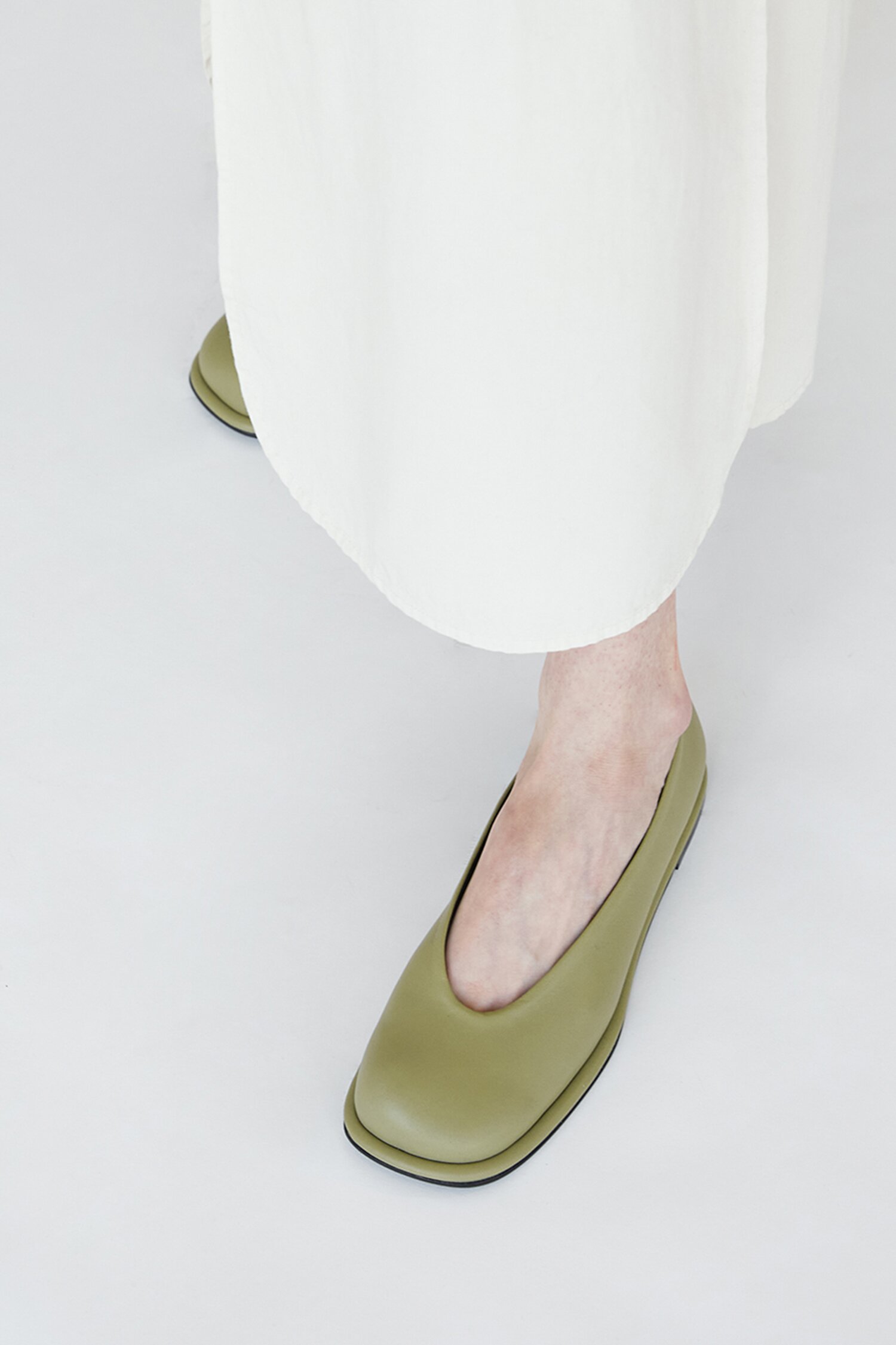Lisa Flat Leather Sage Green