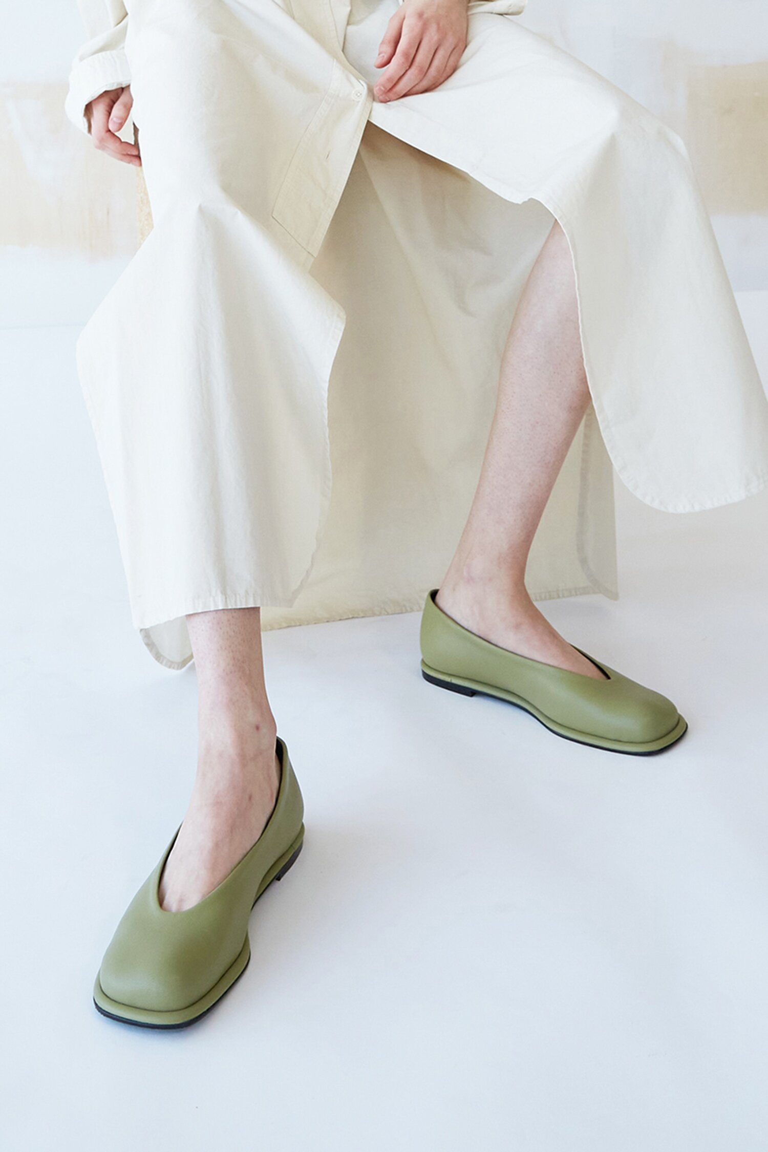 Lisa Flat Leather Sage Green