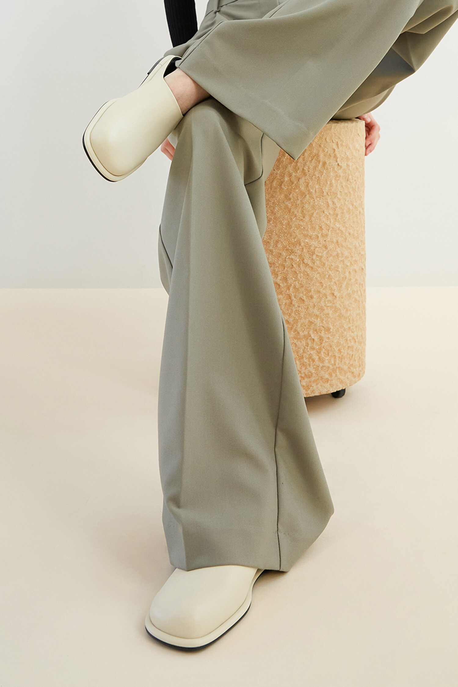 Lisa Mules Leather Ivory