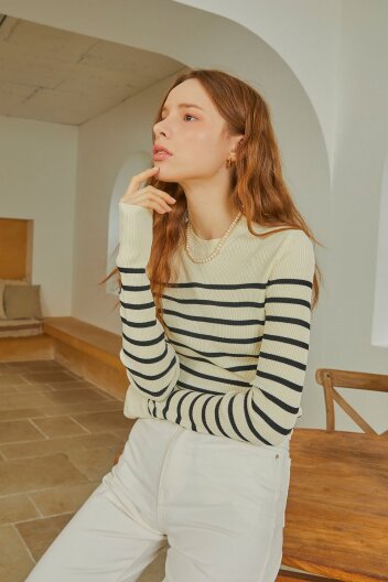 스트라이프 골지 라운드 기본 슬림 니트 (아이보리)