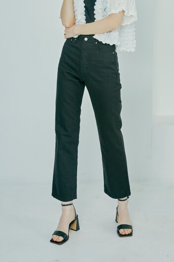 일자 백 디테일 절개 코튼 슬림 팬츠 (블랙)