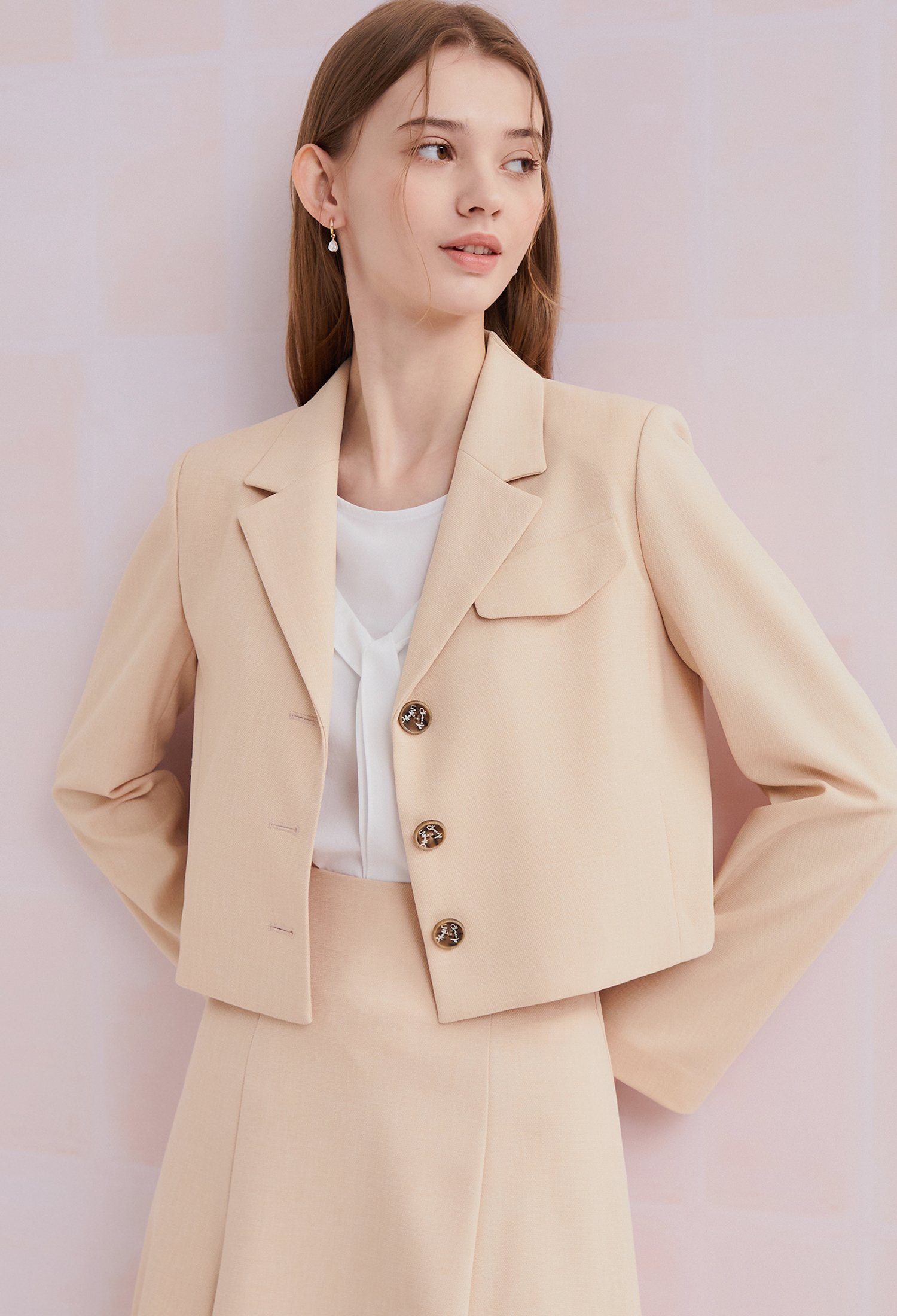 브이넥 칼라 플랩 크롭 재킷 (BEIGE)