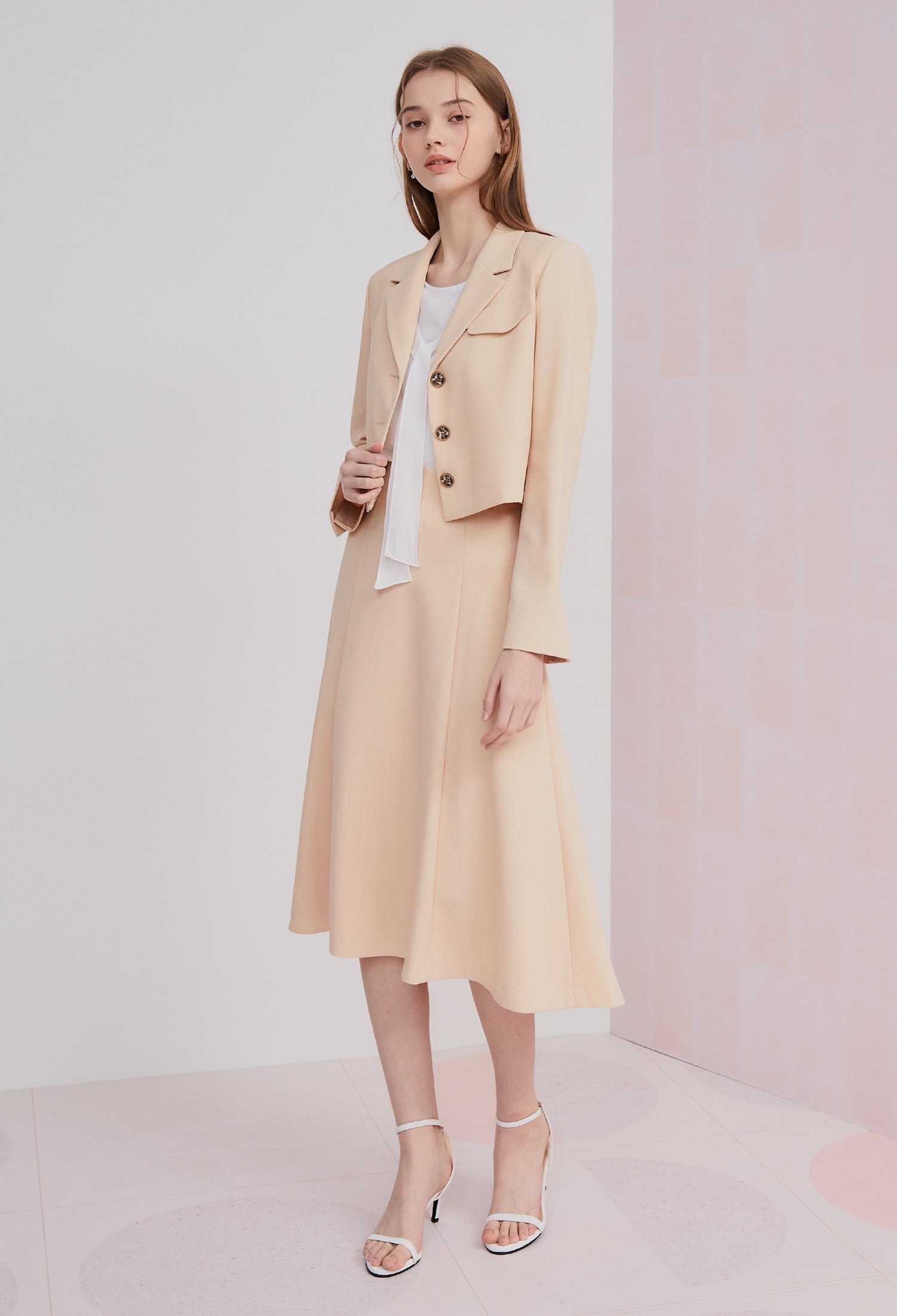 브이넥 칼라 플랩 크롭 재킷 (BEIGE)