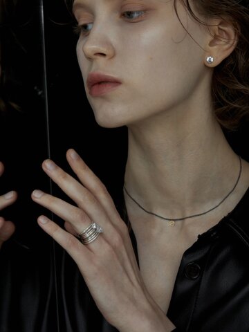 Black Chain Round Necklace