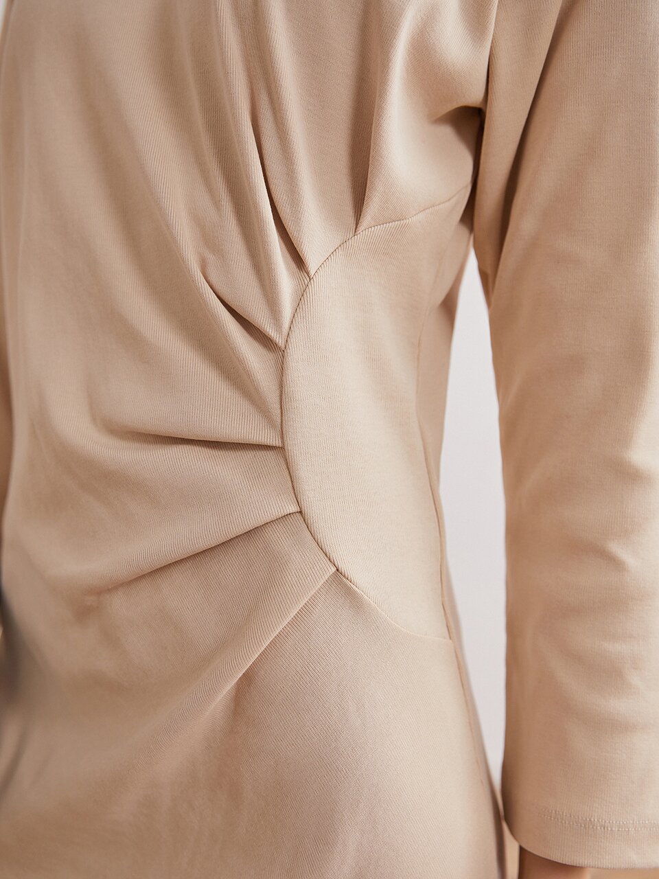 Ozie ellipse side gather dress_Beige