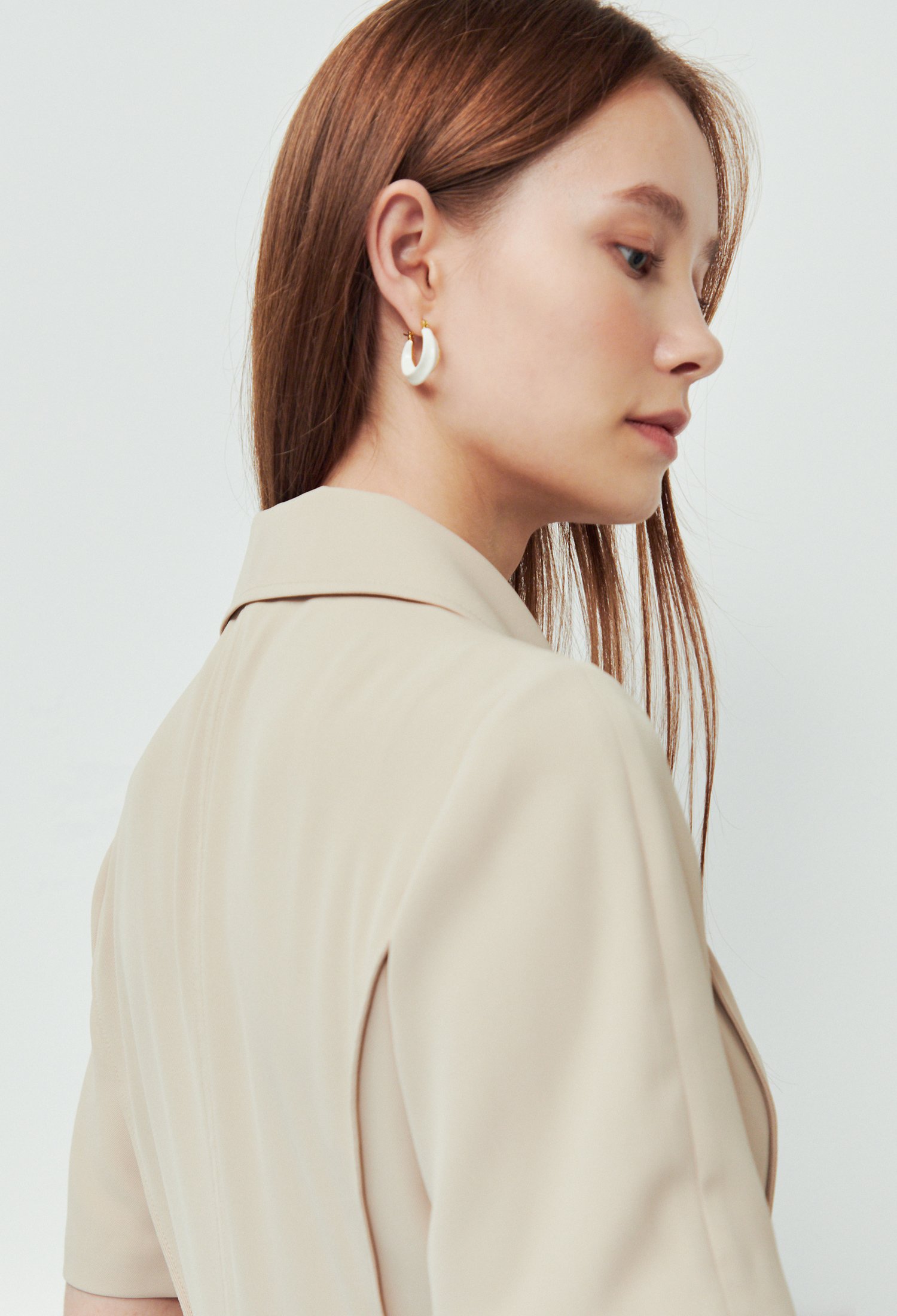 더블버튼 카라 플리츠 원피스 (BEIGE)