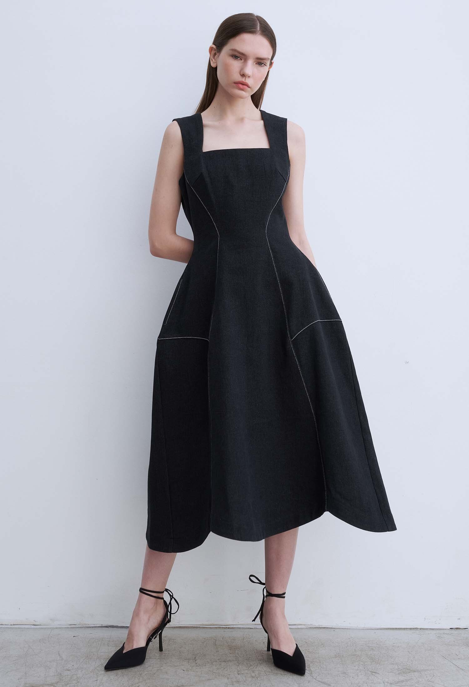 Fiore Sculpted Scallop Mididress (Gentle Black)