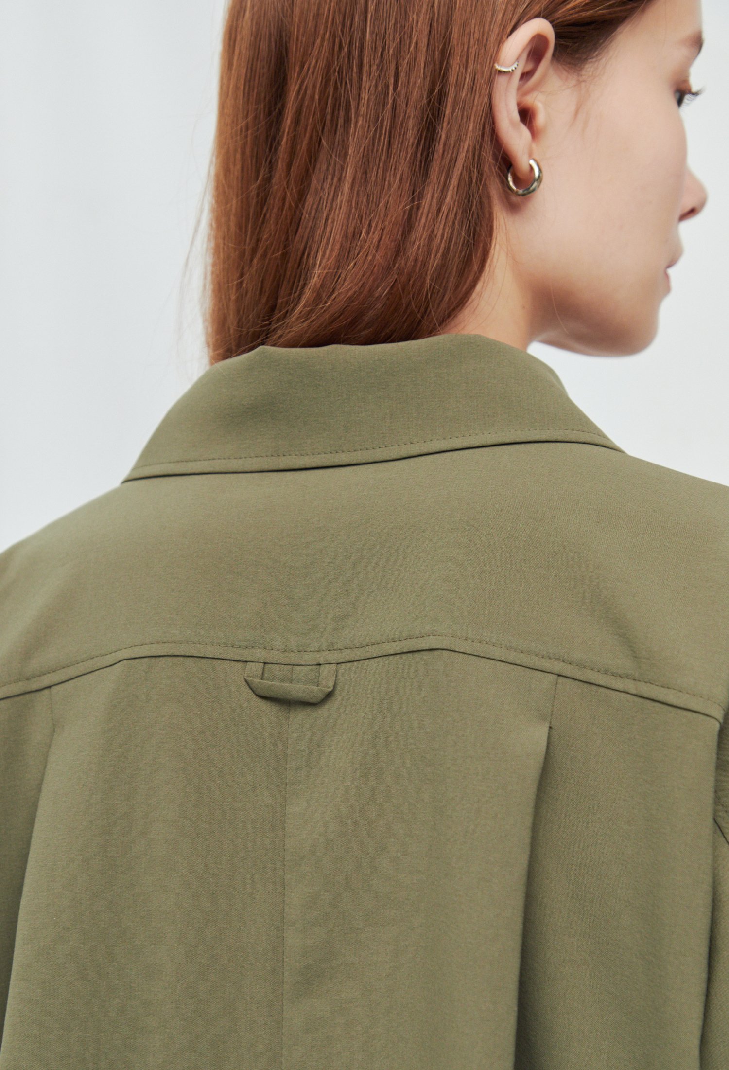 크로스 핀턱 카라 블라우스 (KHAKI)