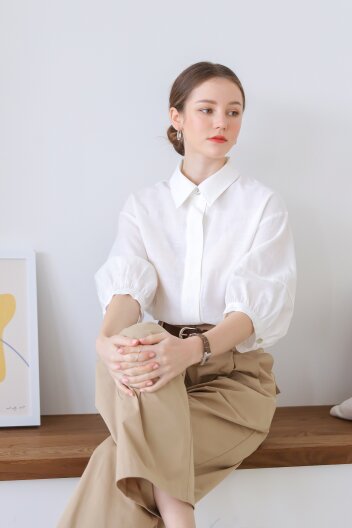 하프 볼륨 블라우스